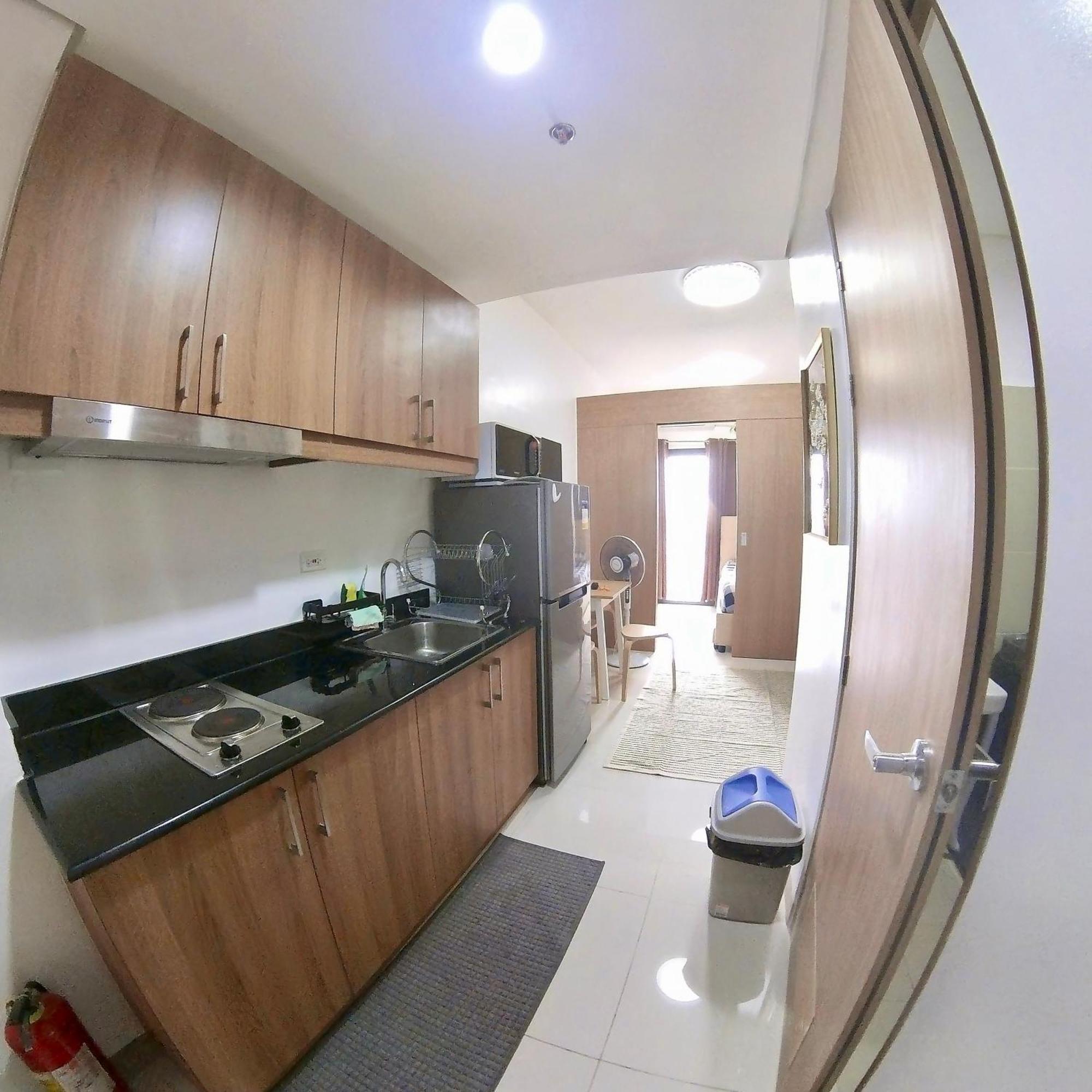 Makati - Lush Residences Bed & Breakfast *